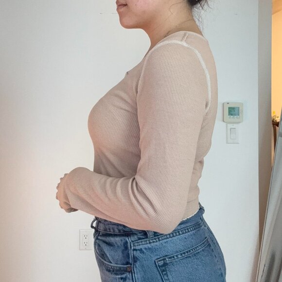 AMERICAN EAGLE - Tan Long Sleeve Tee (Size M) - Picture 2 of 5